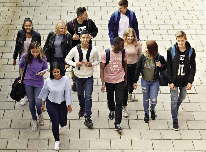 Utbildningsnämnden Utbildningsnämndens uppgift är att ansvara för gymnasieskola inom kommunen och låta elever fritt få välja gymnasieskola och gymnasiesärskola.