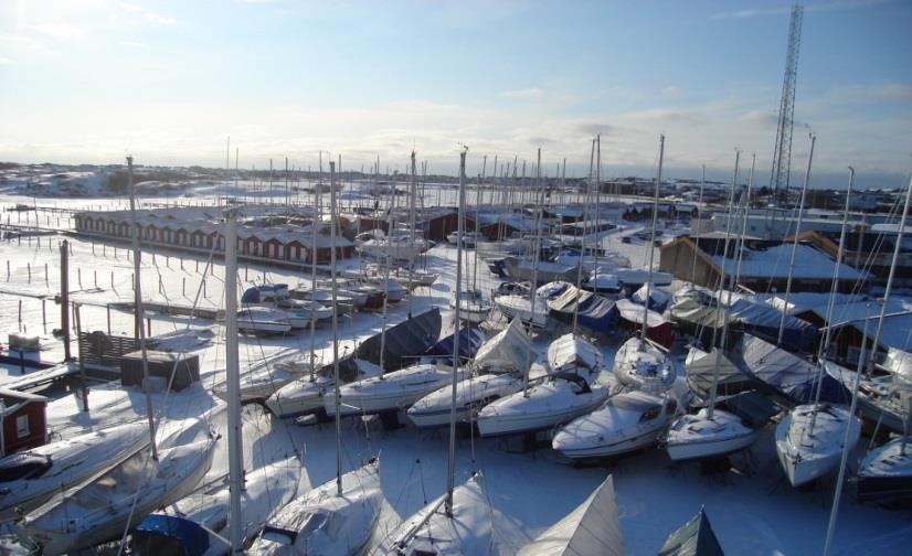 Inkluderat i ovanstående priser är 4 st. Sea Quip stöttor, pallnings material samt lyft och spolning. Segelbåtar debiteras 125 kr för tillgång till mastskjul och mastkran.