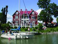 DAGKRYSSNING GÖTA KANAL TORSDAGEN DEN 29 AUGUSTI 2019 Följ med på en resa längs en av de vackraste delarna av Göta kanal genom en landsbygd med hus och herresäten från 1700- och 1800-talen.