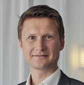 Erik Ryderberg, MSc Erik fick sin optikerlegitimation 1996 efter studier på Karolinska Institutet. Därefter har han arbetat både inom leverantörsledet som säljare och i butik.