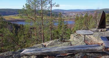 En krävande klättring till bergets topp eller en lätt promenad via landsvägen till Arnäsvall.