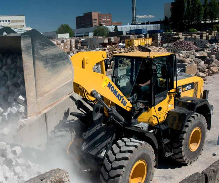 Mycket effektiv hydrostatisk transmission Den elektroniskt styrda varierbara pumpen och 2-motorsystemet möjliggör mycket effektiv och kraftfull drift.