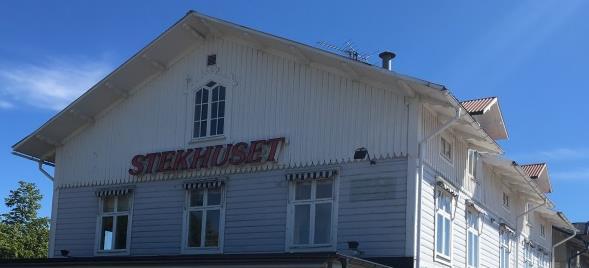 Samtliga till- och ombyggnader ska utföras med hänsyn till området kulturhistoriska och arkitektoniska värden.