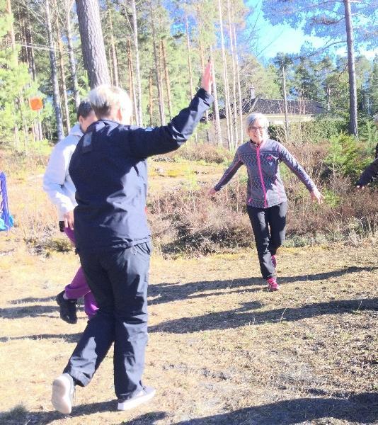 4 En sund arbetsmiljö och god arbetshälsa Vi jobbar med personliga helhetslösningar och försöker hitta metoder för att vi alla ska känna att vi jobbar med rätt sak i en fungerande arbetsmiljö.