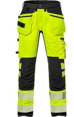 Material: 70% Polyester, 30% bomull, 300 g/m². Förstärkning: 100% Cordura material, 219 g/m².