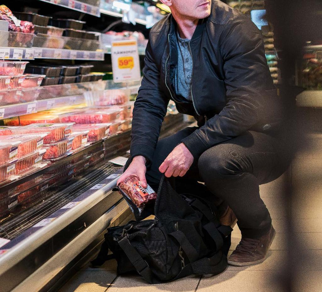 En fråga som direkt slår en är vad personerna fick för straff när de dömdes för dessa brott.