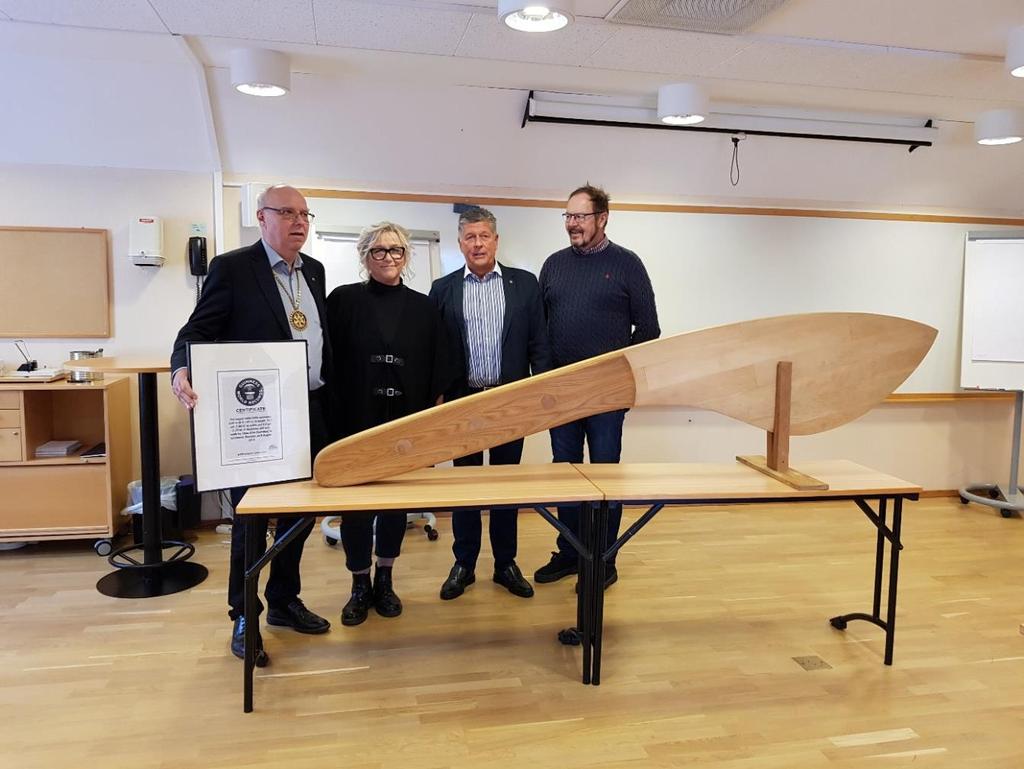 en längd av hela 248,5 centimeter. Den är sedan sin tillkomst med i Guiness Book of Records.