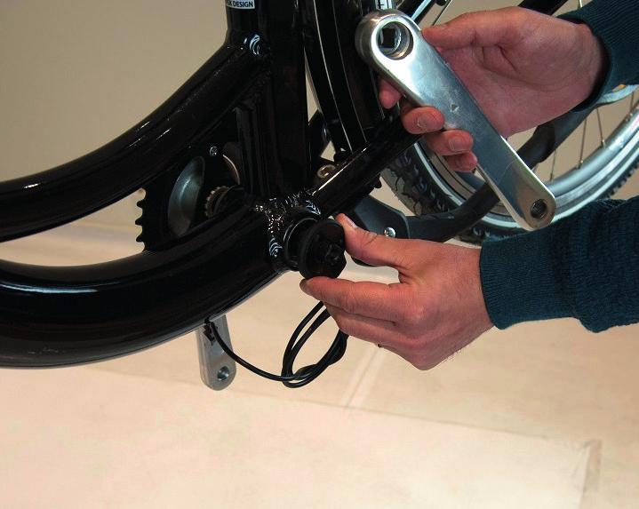 MONTERING FORTS. Montering av pedalsensor För att räknas som en elcykel och användas som en sådan måste motorn på cykeln aktiveras via en pedalsensor.