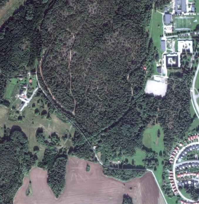 Bilaga 2. Områdesskiss Skiss över området och förslag på möjliga lösningar / dragningar av nya gång- och cykelstråk utanför själva Runbyspåret mellan skola och bostadsområdet Eds allé med flera.