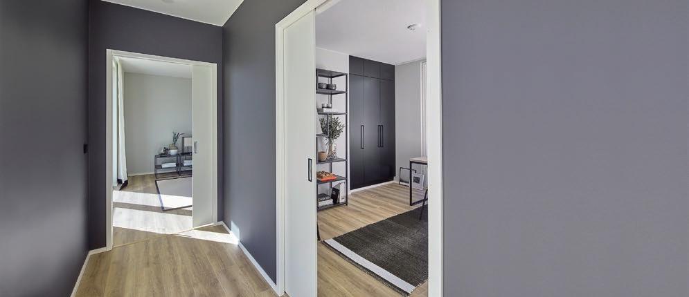 Liune Door befriar ytorna. LIUNE DOOR en helhetsleverans I leveransen ingår dörr, täckkarmar och ett installationsfärdigt mellanväggselement som dörren glider in i.