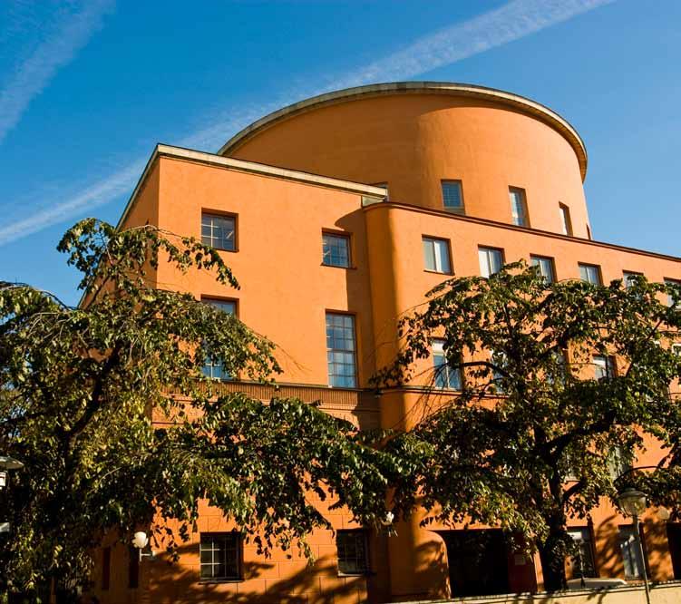 Används en starkt avvikande färg på räcken är det ofta en dov grågrön ton. Detaljer i rostfritt stål börjar användas men är inte så vanligt förekommande.