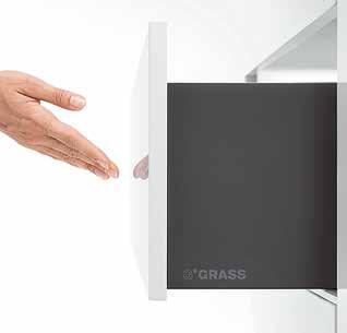 Handtagslös öppning och mjuk stängning förenas optimalt hos den nya mekaniska lösningen Tipmatic Soft-close.