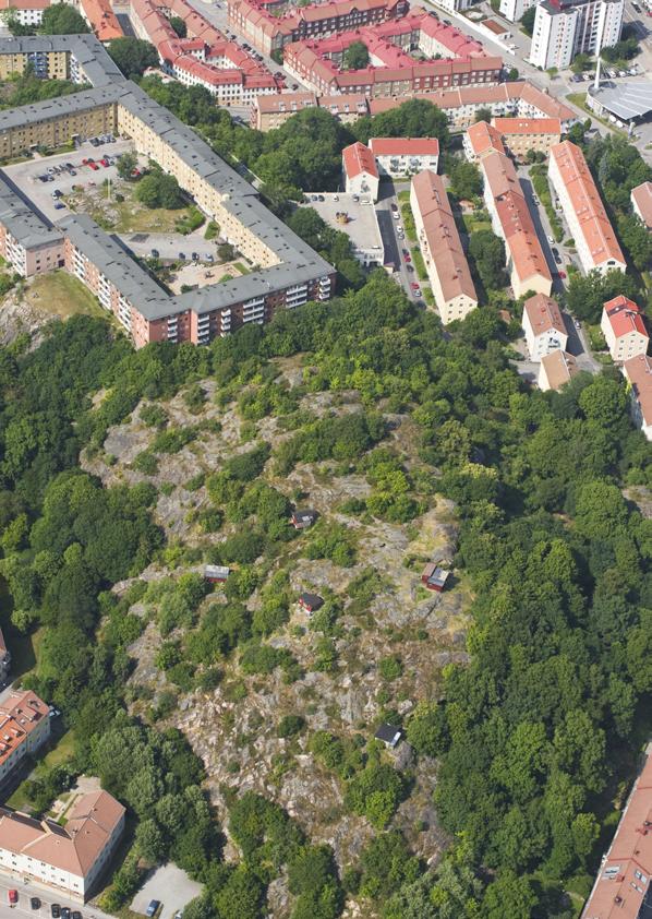 Programidé Godhemsberget föreslås kunna kompletteras med drygt 400 bostäder. Godhemsberget som är allmän plats upprustas med trappor och stigar som gör tillgängligheten till berget bättre.