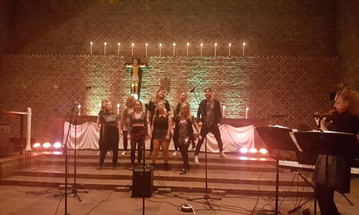 Den som ville S:t Tomas är en drog- och alkoholfri kyrka Det har förekommit att besökare i S:t Tomas kyrkolokaler varit synbart påverkade av alkohol och/eller droger, vilket upplevts som obehagligt