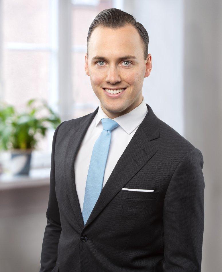 RICHARD PETERSSON Det bästa med att jobba som fastighetsmäklare är möjligheten att kunna utmana sig själv att prestera på topp varje dag och leverera i varje affär varför det allra viktigaste för mig