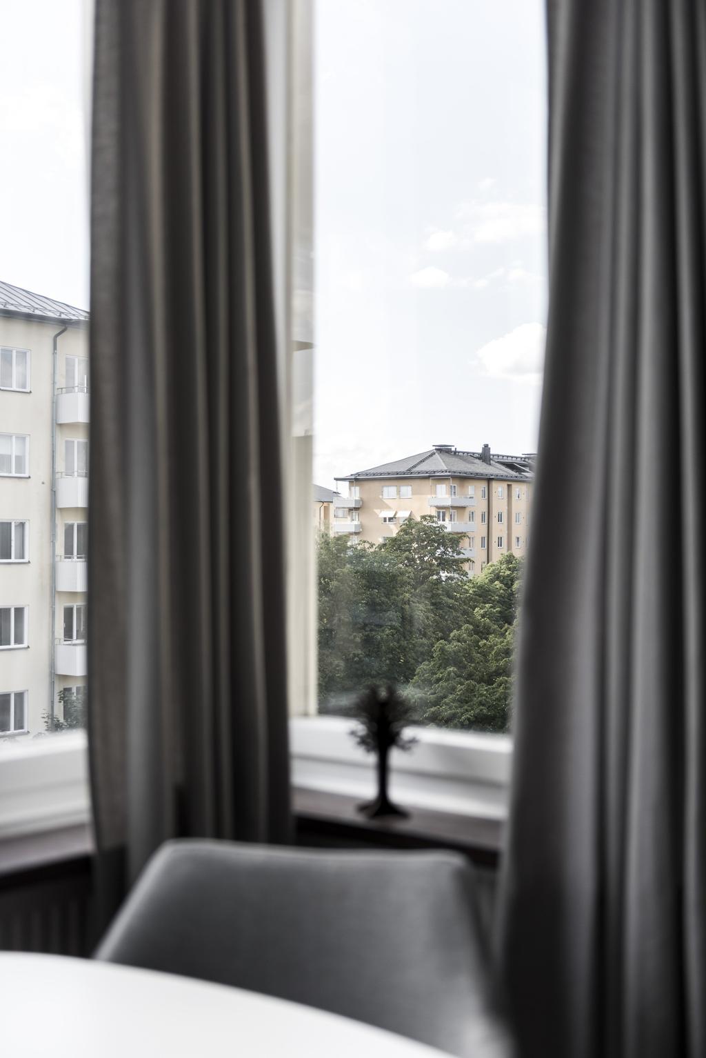 VÄLKOMMEN TILL ÖSTERMALM / NEDRE GÄRDET ÄNGSKÄRSGATAN 3, 5 TR. STOCKHOLM - Välkomna till denna optimalt planerade två belägen i attraktivt solläge på breda Ängskärsgatan.