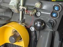 I anslutningarna bak ingår: Signaluttag, ISOBUS-uttag, hydraulisk topplänk, Duomatic-koppling, sex dubbelverkande hydraulventiler, läckoljeledning, trycklös retur bak, tryckluftsbroms, Power