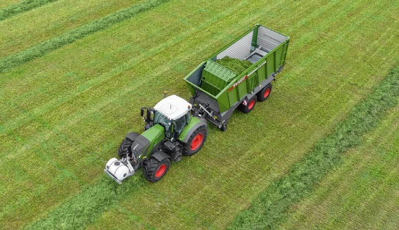 hydraulventiler, trycklös retur fram, 7-stiftsuttag för släp, kraftuttag fram, nedre lyftarm, fäste för avlastningsfjädrar (visas inte) KOPPLINGSPUNKTER FRAM OCH BAK Intelligent teknik fram och bak.