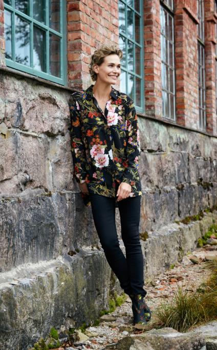 JOY STÄRKER KUNDERBJUDANDET Löpande utveckling av modegrad i egna varumärken Utvalda externa varumärken har nu introducerats i samtliga butiker och e-handel Den kostnadseffektiva och framgångsrika