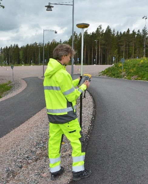 HUR HMK ANVÄNDS IDAG En verktygslåda för att täcka kommunernas, Trafikverkets och Lantmäteriets grundbehov av geodatainsamling Beskriver yrkesmässig mätning från olika teknikplattformar (GNSS,