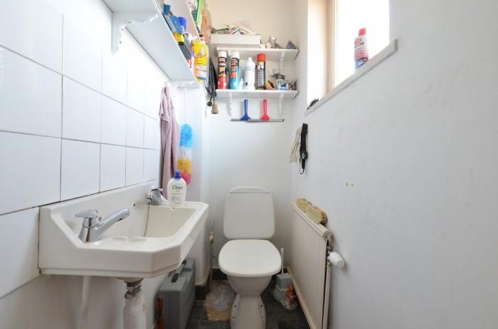 WC Mindre WC med toalett och