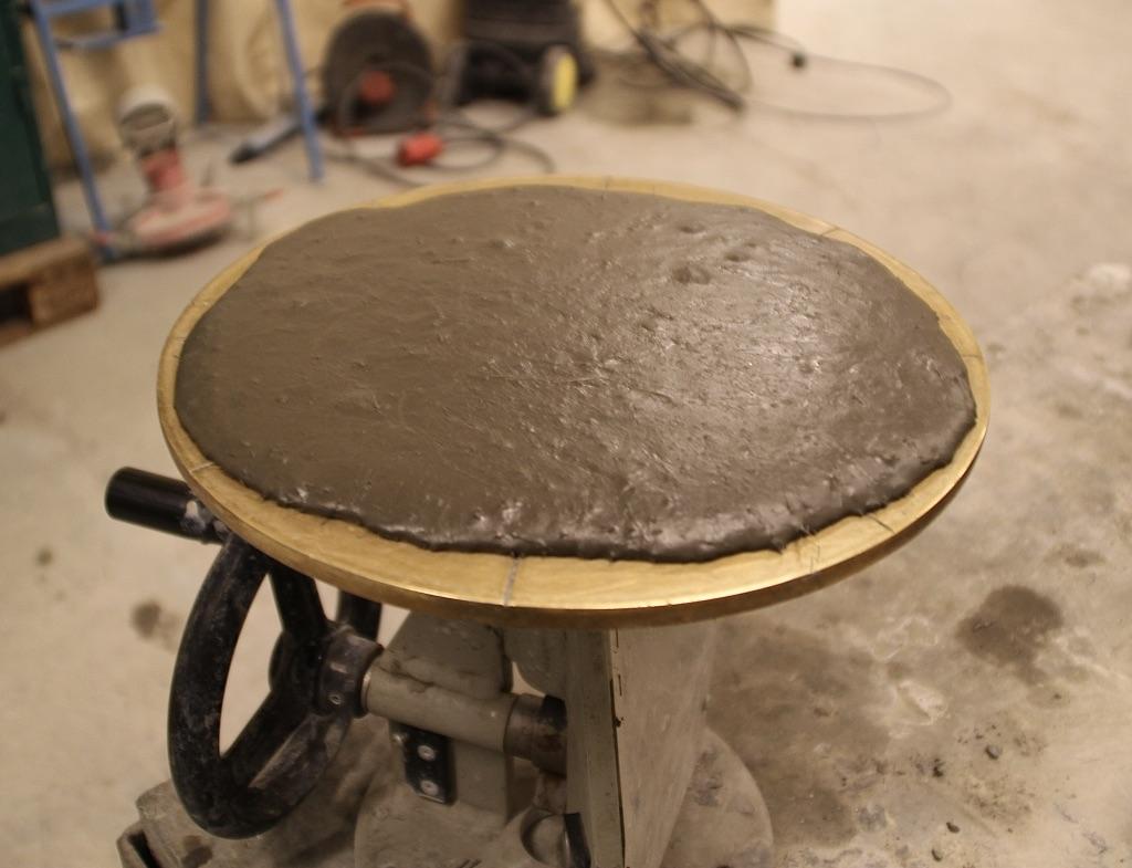 The mixture was directly cast into prism, cylinder and cube molds, if not flow or density was tested, with the dimensions 40 x 40 x 160 mm 3, 100 x 200 mm 2 and 100 x 100 mm 2 respectively.