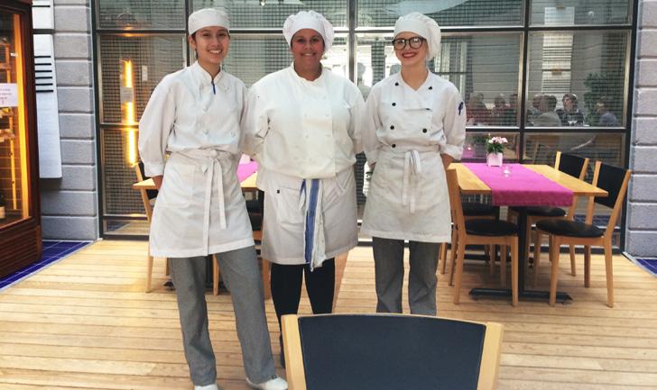 Fre.15 nov. Ester Mosessons Restaurangskola Traditionsenlig lunch på Restaurangskolan. Trerätters meny kostar 115 kr. serveras från kl.11.45.