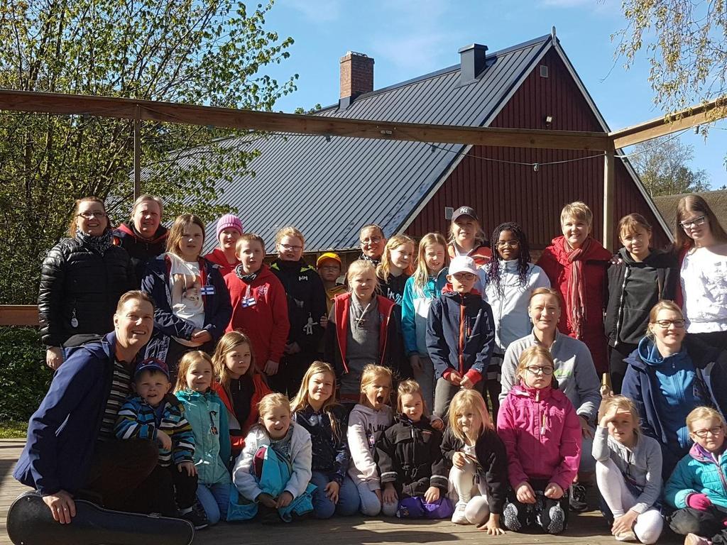 Dansläger med utländskt besök 3-5 maj Det började med att jag fick e-post från en kvinna från Helsingfors som är dansledare i Haga Ungdomsförening där.