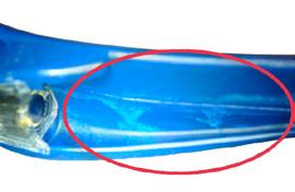 DESINFICERA ELLER STERILISERA DET ÅTERANVÄNDBARA GLIDESCOPE AVL-BLADET 6. Se till att skyddshättorna sitter säkert på kontakterna, enligt Steg 3. 7.