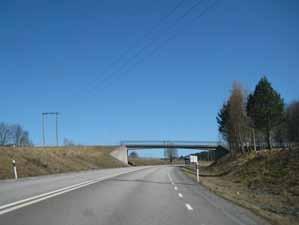 Passage under bro. Här föreslås ett körfält i vardera riktning. Bild tagen norrut. Passage över tunnel. Här föreslås ett körfält i vardera riktning. Bild tagen norrut. 5.