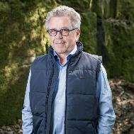 Mines Limited mellan 2006 2017, styrelseledamot och verkställande direktör för Agnico Eagle Finland Oy och Agnico Eagle Sweden AB Innehav i Endomines: - Oberoende i förhållande till större