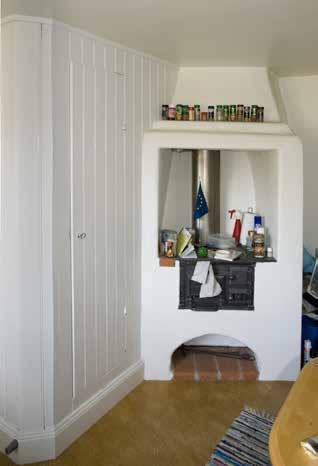 stuga med förstugukvist som innehöll ett rum och kök samt skafferi under ett torvtak. Stugan var enligt besiktning i mycket dåligt skick och togs senare ur bruk.