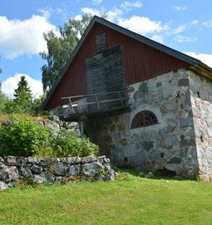 Stensjö gårdsmiljö från 1700-talet (nr 2) Foton: Västmanlands läns museum 2016 Kulturhistoriskt värde: Stensjö gård har en historisk roll som huvudgård till större delen av marken på Nyckelön.