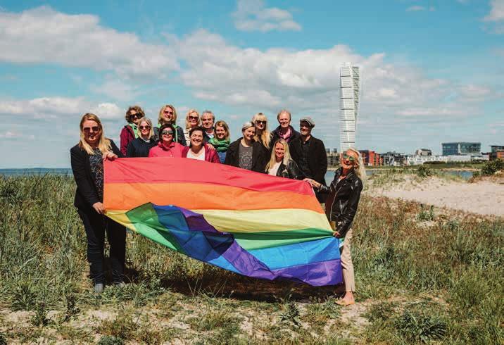 FOTO: LENA EVERTSSON Hos oss är alla lika välkomna! Under 2018 genomgick både styrelse och personal RFSL:s HBTQ-utbildning.