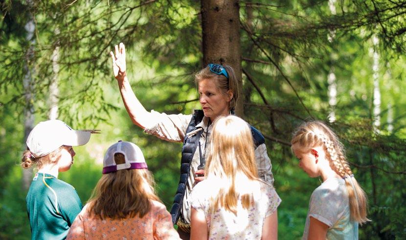 Till deras uppgifter hör också att ge alla som rör sig i naturen anvisningar och råd.