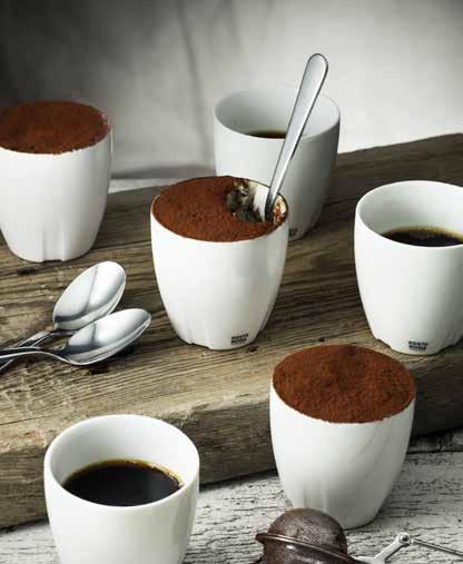 KAFFE & AVEC - EN NJUTNING Bruk. Vackert formgivna porslinsmuggar.