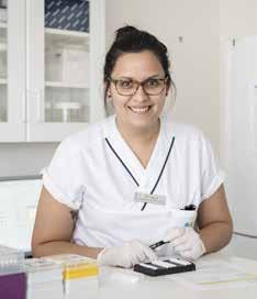 Biomedicinska analytiker Biomedicinska analytiker är metodexperter som utför många av de analyser som ligger till grund för den medicinska bedömningen.