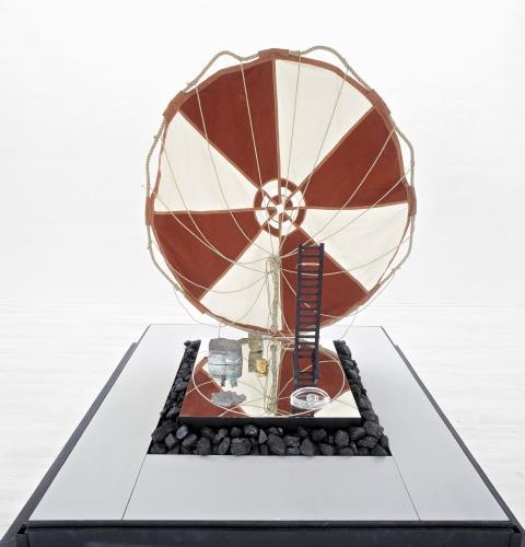 Carl Fredrik Reuterswärd, Kilroy II, 2000. Objekt, laser, spegel mm. Donation 2001 från konstnären.