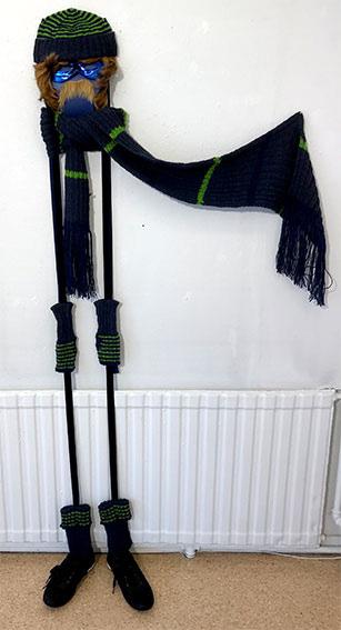 Farbror Blå vill gärna vara lite för sig själv.. Han orkar inte med tanterna hela tiden.