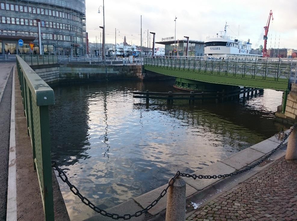 3.4.2 Stora Hamnkanalen delsträcka 2 nedströms angreppsläge Tabell 9 visar en sammanställning av identifierade arter. Figur 1, 5 och 16 visar delsträckans läge samt foto över inventerat område.