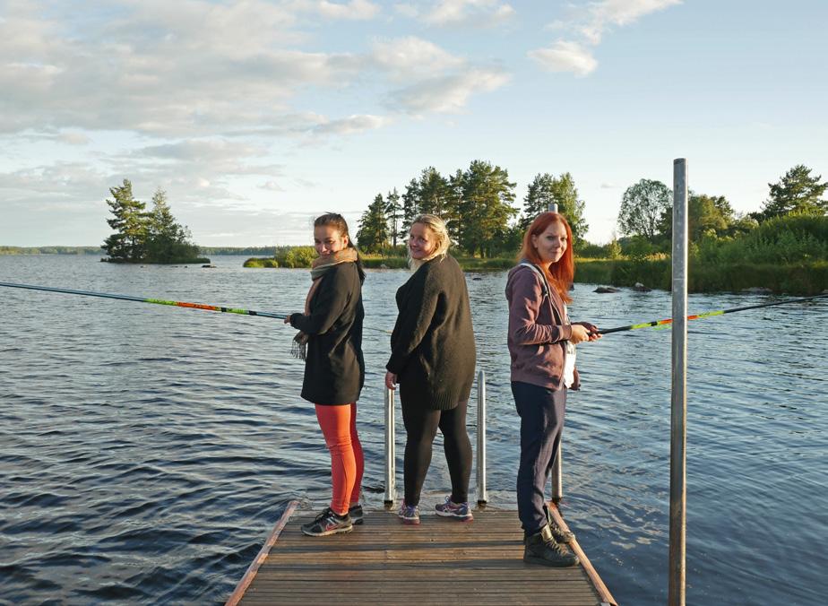 Kostnadsfritt Deltagandet är gratis då Alzheimerfonden, som finansierar verksam heten, står för både resa, kost och logi. Under lägerhelgen varvas föreläsningar med rekreation i naturskön miljö.