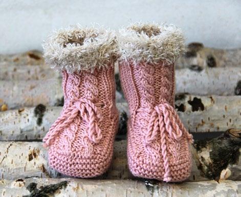 STÖVLAR MED COUTURE KANT (2 X) 3 månader (6 månader) Lägg upp 30 (34) m med Couture garn (enkeltråd) på st 4,5 och sticka 6 v r.