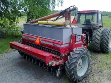 BLANDBARHET OCH BETNINGSJOBBET I betningsaggregatet kan man använda en eller två pumpar Skilda pumpar eller tankblandning av Terios Mn+ och betningsmedlet Kan inte blandas med Cedomon på grund av att