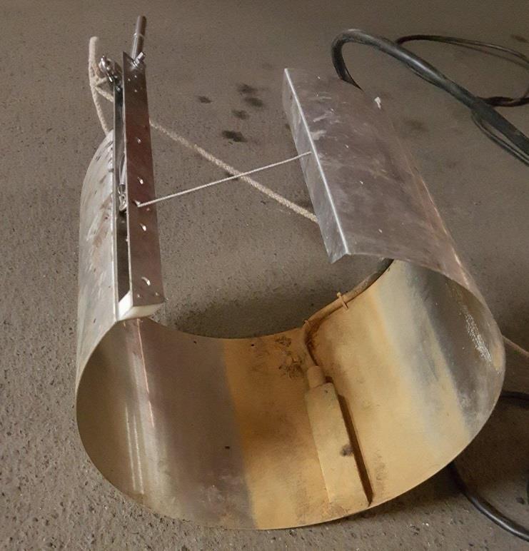 Figur 7: Cylinderfäste, detta är en cylinder där mätaren placeras på botten och sedan förs cylindern in i brunnens inlopp.