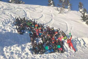 Dem Gewinnerteam gelang das Kunststück, die Büroklammer letztendlich in ein Paar hochwertige neue Skischuhe umzuwandeln.