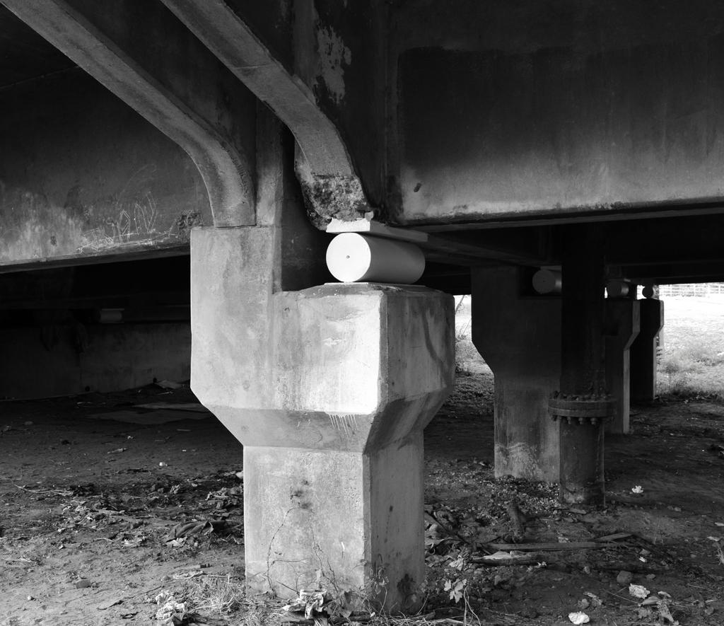 Figur 11. McKee Street Bridge (Patrick Feller, 2013). CC BY-SA. Stödtyperna som väljs definierar konstruktionens rörelseförmåga och varje balk kopplas samman med ett lager vid varje stöd.