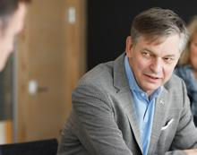 Utbildning: Civil ekonom Aktieinnehav: 67 233 Född 1958. Anställd och i nuvarande befattning sedan 2014.