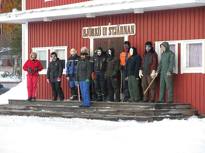 Deltagare i storvarvet i Björkö för några år sedan. Foto: Mona Britwin.