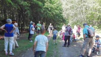 Am Naturschutzplatz wurden die großen und kleinen Wandersleut bereits von Dieter Nüßler vom Naturschutzverband Baumholder Westrich ev erwartet.