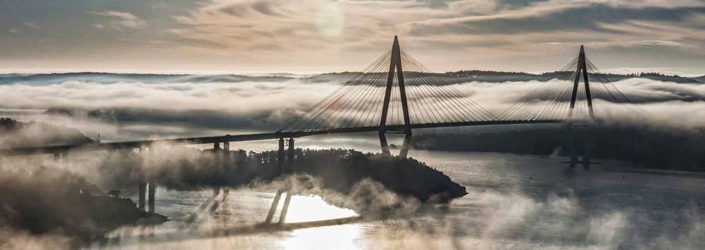 Vår vackra bro Du kan inte missa den när du besöker eller passerar Uddevalla. Det pampiga landmärket Uddevallabron har pyloner med prismor likt diamanter som sträcker sig 149 meter upp i skyn.